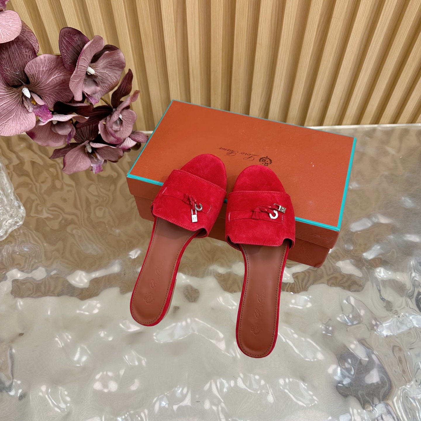 Loro Piana 60S Classics: Stylish, Durable Italian Leather Slippers with Flat Soles - 图片 4