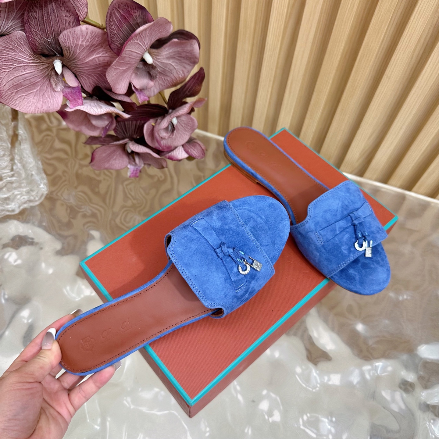 Luxurious Loro Piana 60S Classics: Stylish, Durable Italian Leather Slippers with Flat Soles - 图片 3