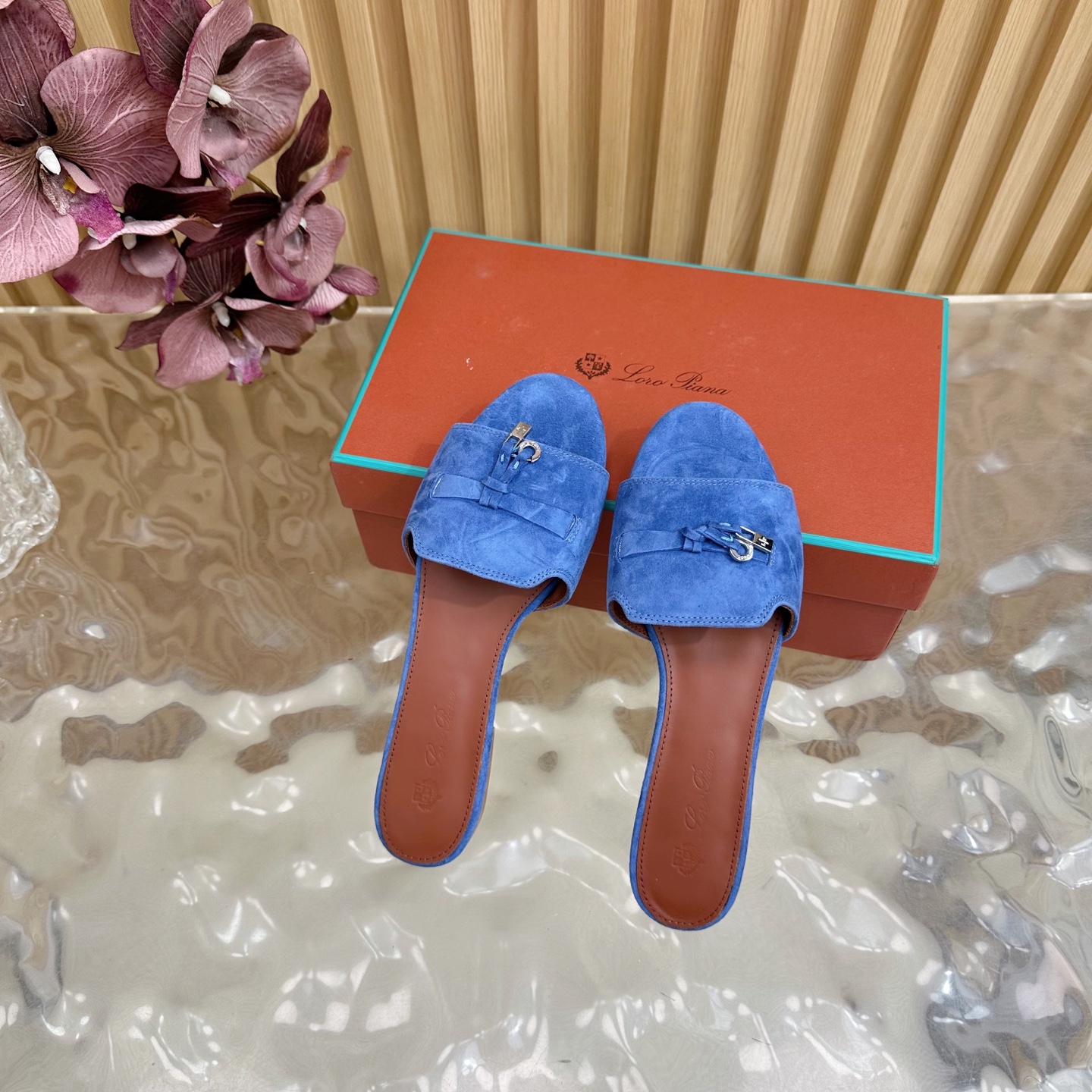 Luxurious Loro Piana 60S Classics: Stylish, Durable Italian Leather Slippers with Flat Soles - 图片 4