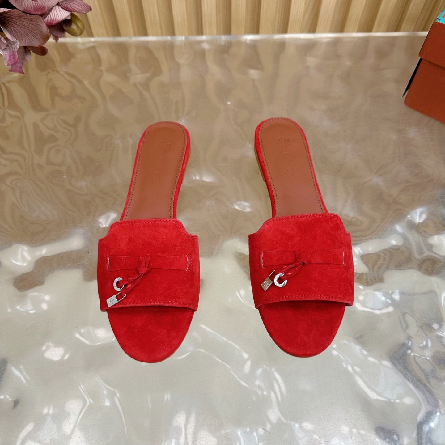 Loro Piana 60S Classics: Stylish, Durable Italian Leather Slippers with Flat Soles - 图片 6