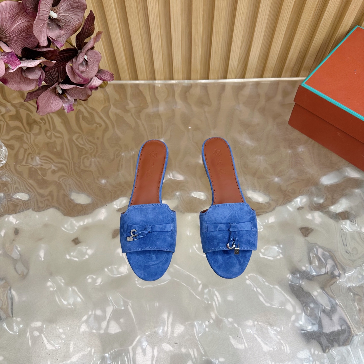 Luxurious Loro Piana 60S Classics: Stylish, Durable Italian Leather Slippers with Flat Soles - 图片 5