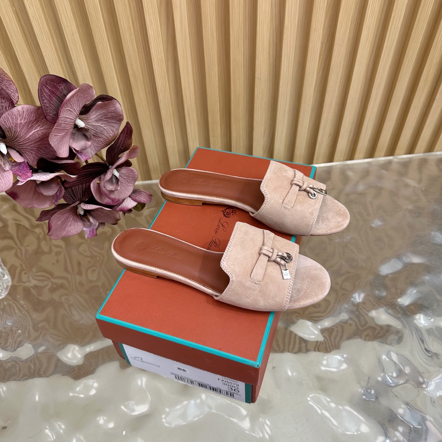 Loro Piana 25S Classic: Exemplary Style in Italian Leather for Spring and Summer - 图片 1