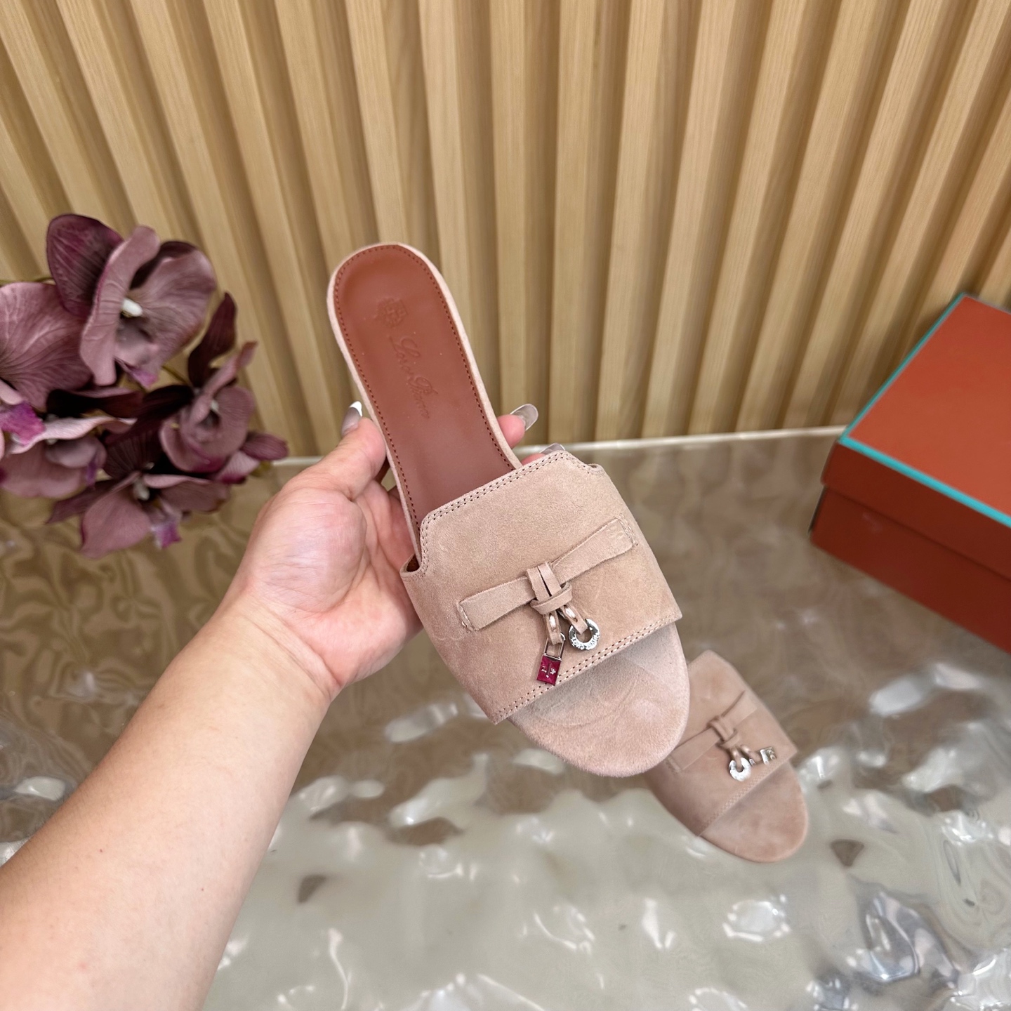 Loro Piana 25S Classic: Exemplary Style in Italian Leather for Spring and Summer - 图片 9