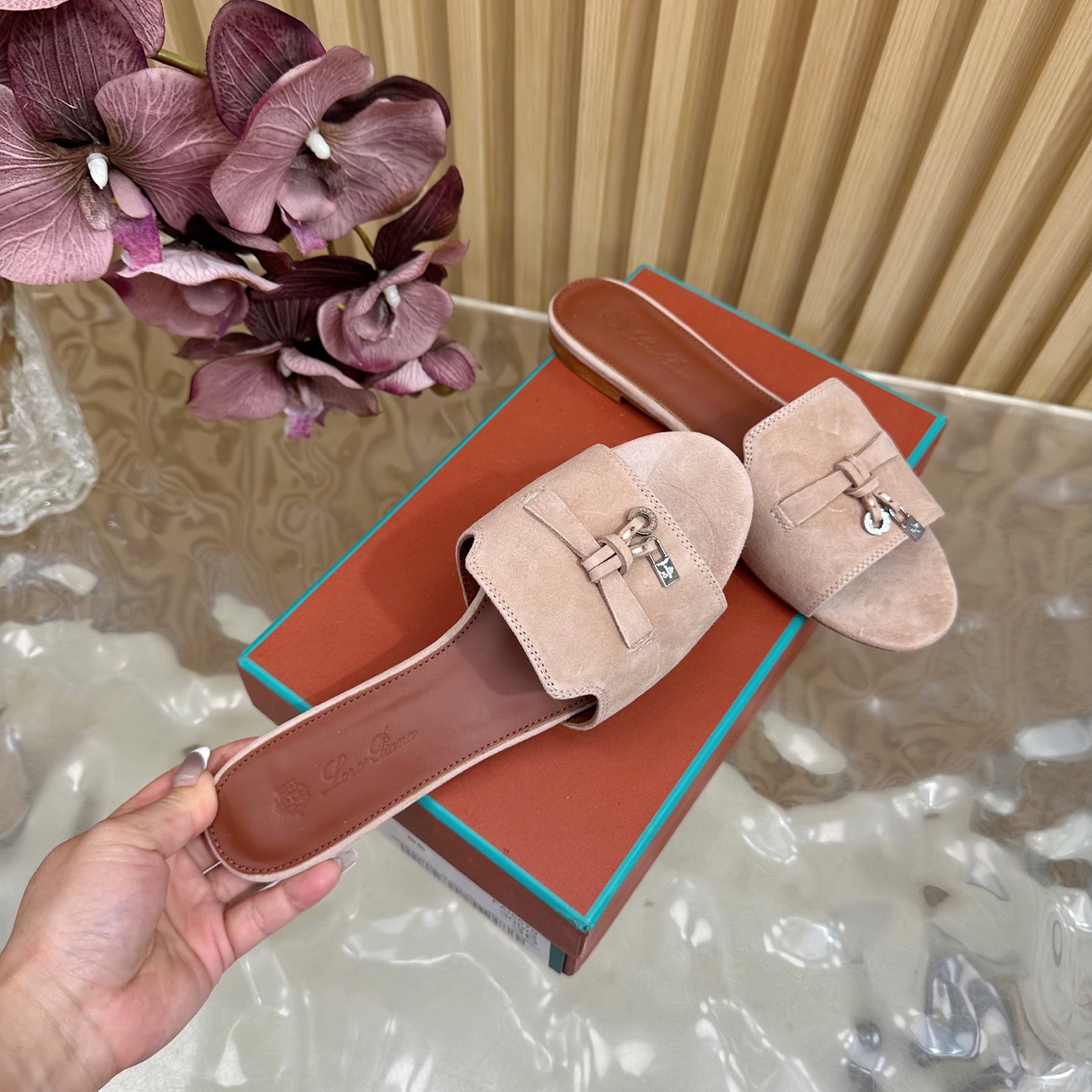 Loro Piana 25S Classic: Exemplary Style in Italian Leather for Spring and Summer - 图片 3