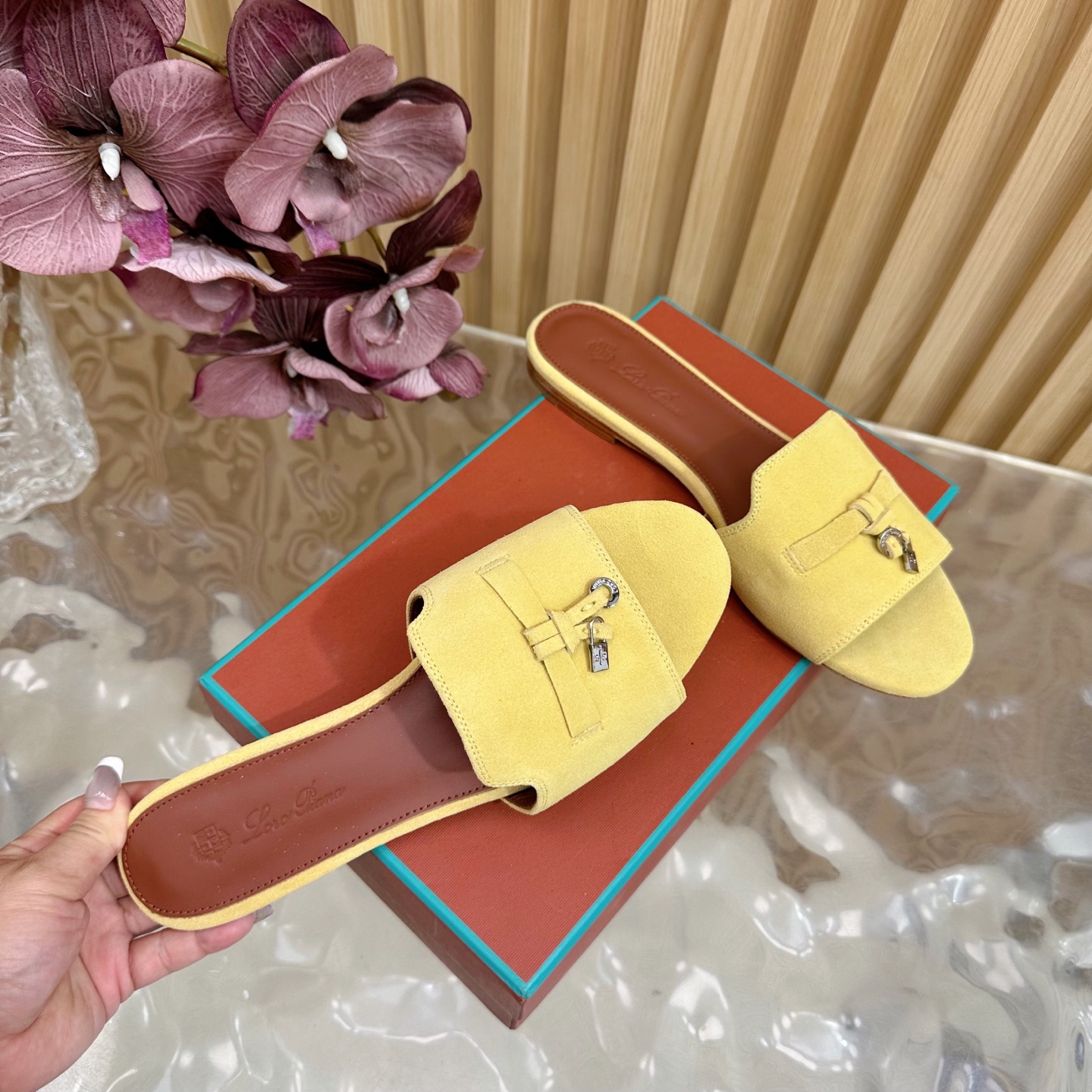 Loro Piana LP 60: Classic Italian Leather Slippers with Durable Style - 图片 4