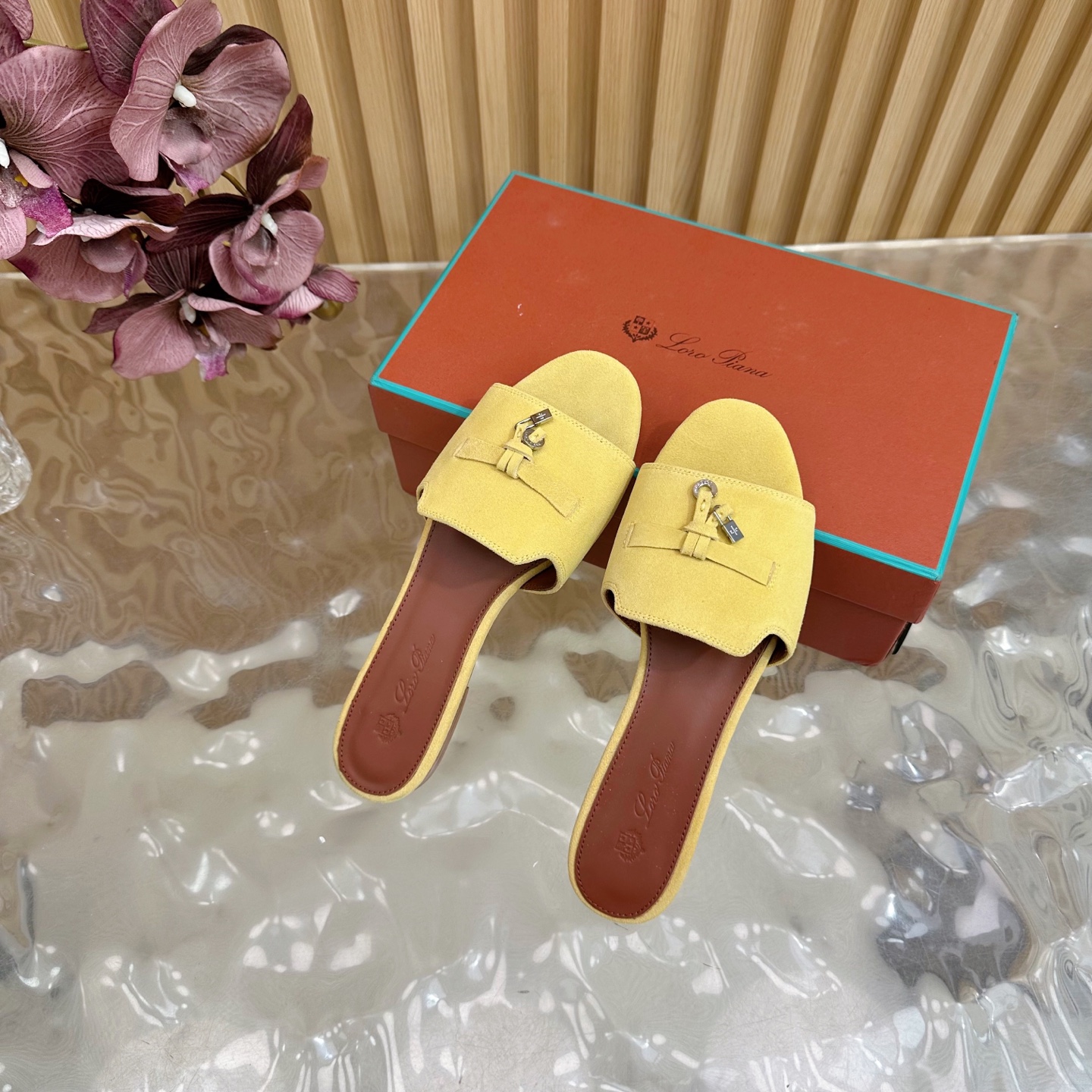 Loro Piana LP 60: Classic Italian Leather Slippers with Durable Style - 图片 3