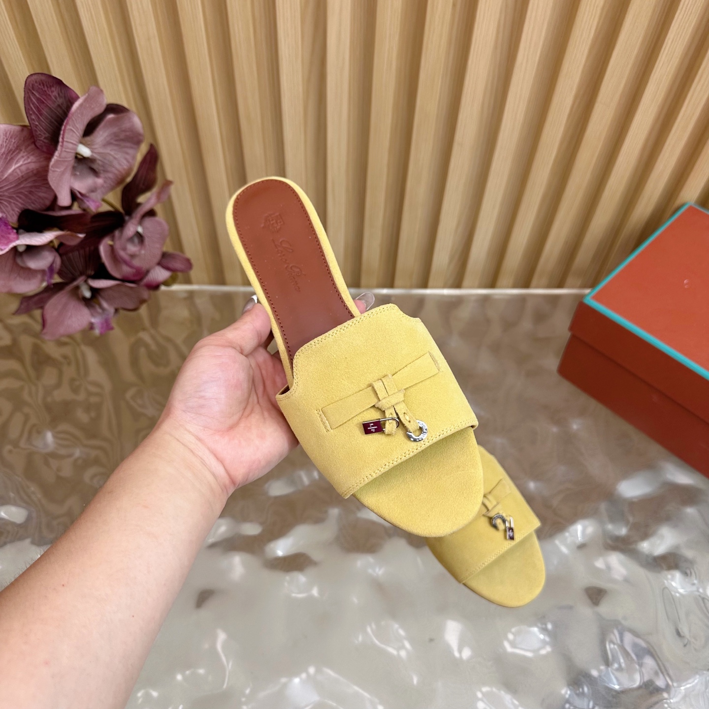 Loro Piana LP 60: Classic Italian Leather Slippers with Durable Style - 图片 8