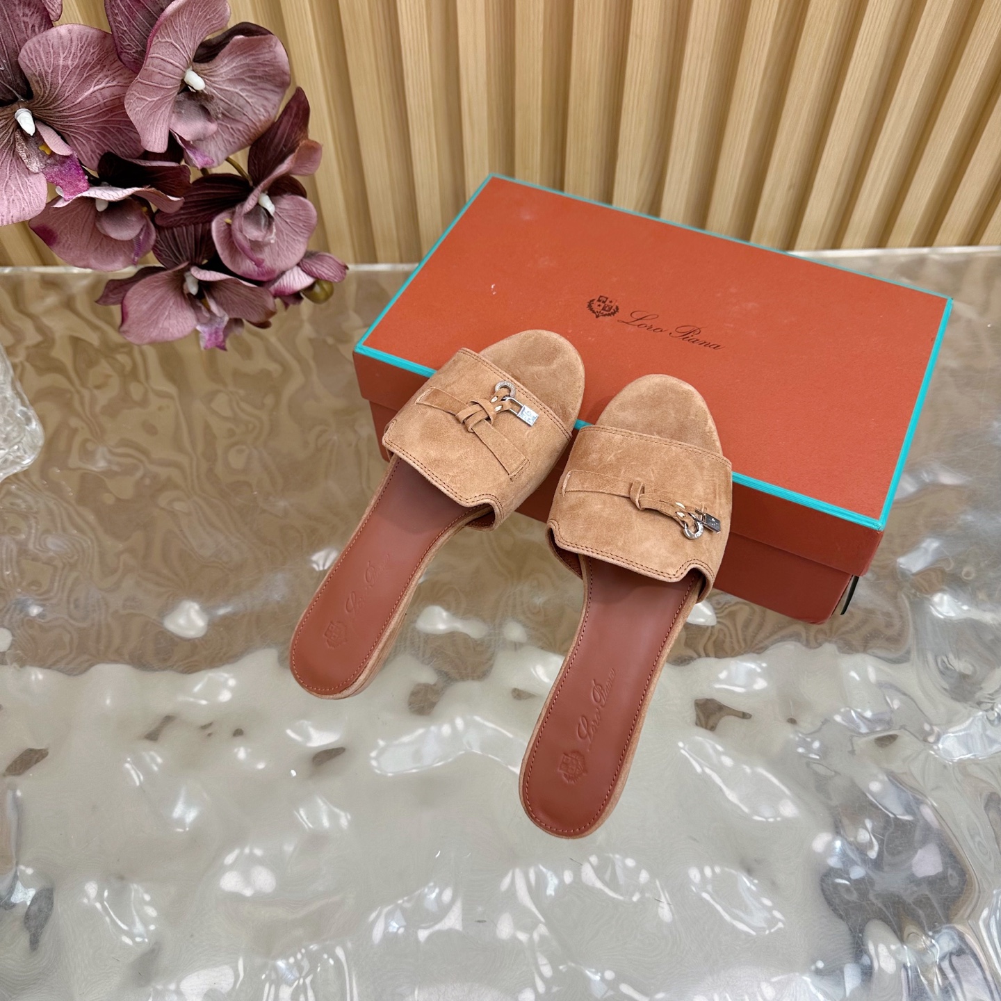 Luxurious Loro Piana 60S Classics: Stylish, Durable Italian Leather Slippers with Flat Soles - 图片 3
