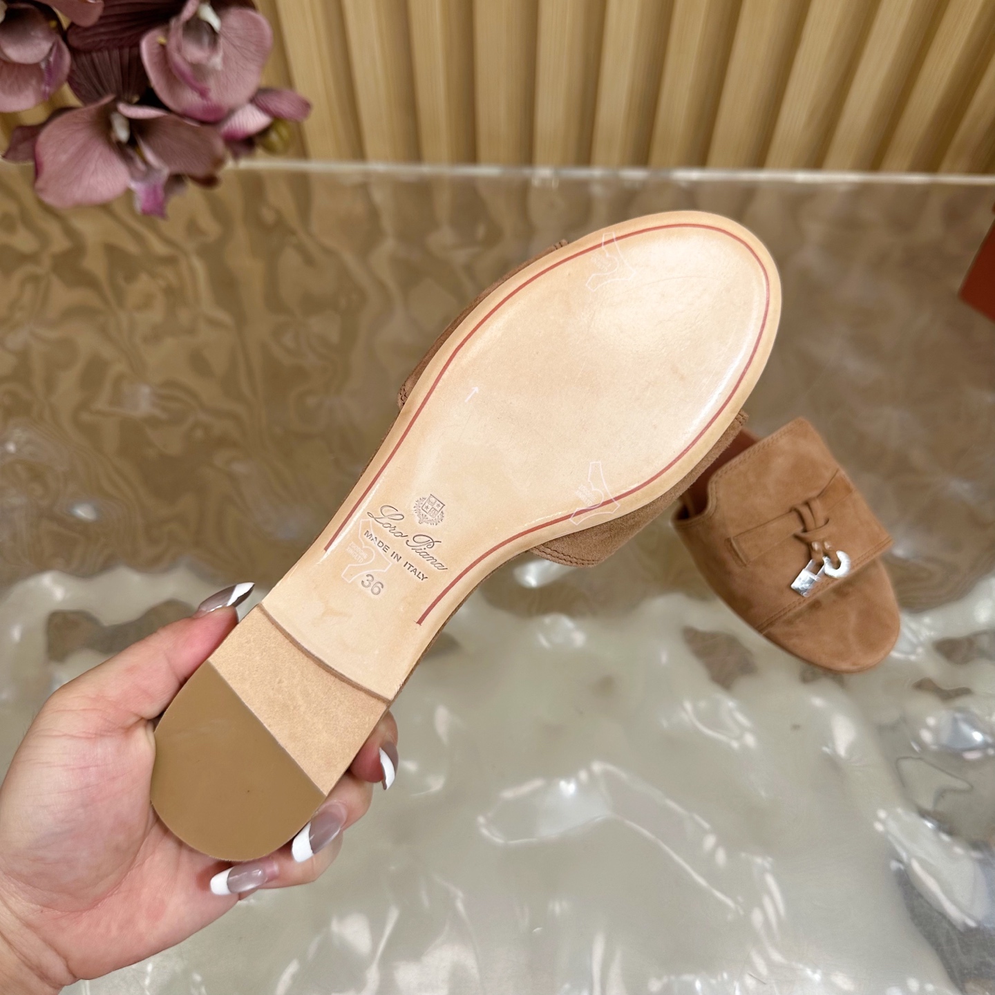 Luxurious Loro Piana 60S Classics: Stylish, Durable Italian Leather Slippers with Flat Soles - 图片 9