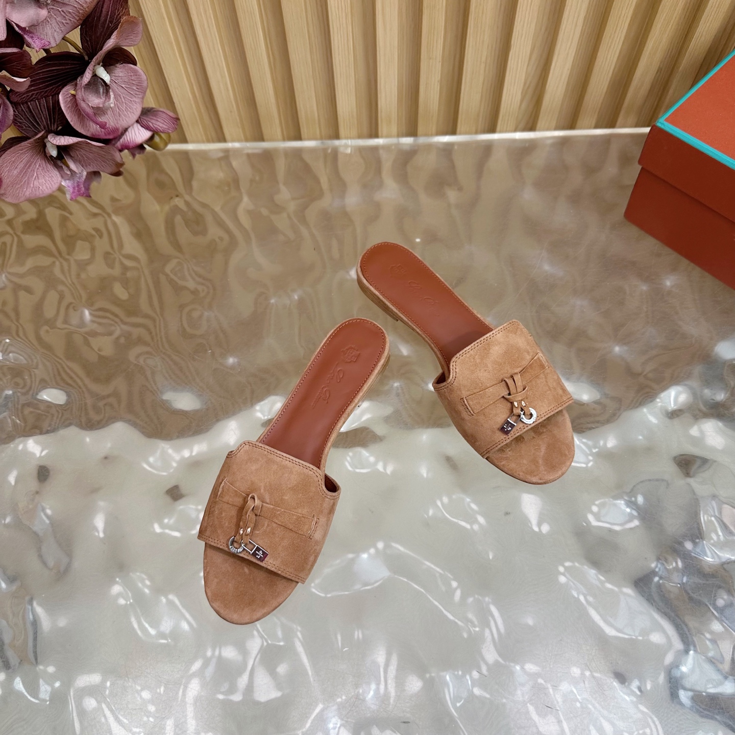 Luxurious Loro Piana 60S Classics: Stylish, Durable Italian Leather Slippers with Flat Soles - 图片 8