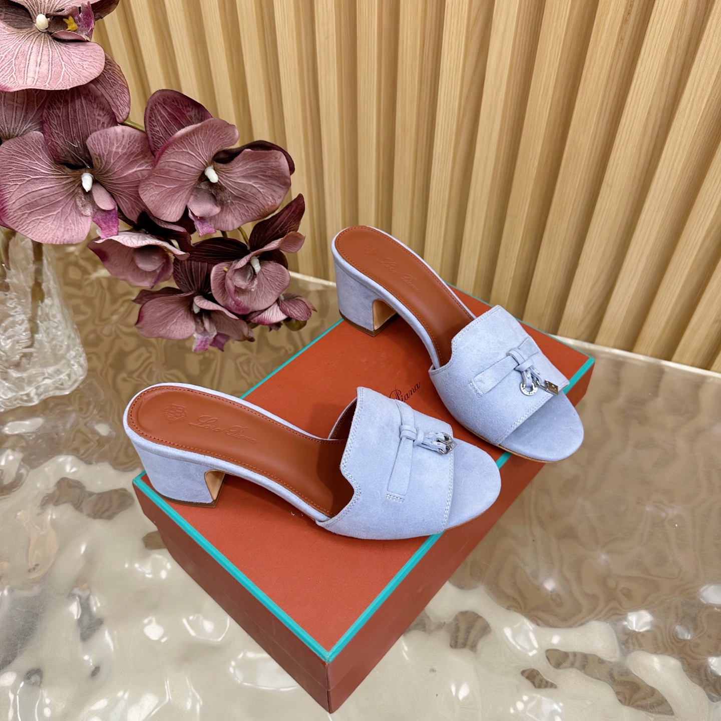 Luxurious Loro Piana 60S Classics: Stylish, Durable Italian Leather Slippers – Review & Pricing - 图片 3