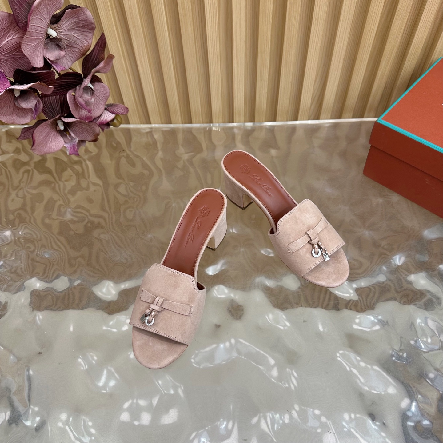Loro Piana 60S Classics: Exemplary Italian Leather Slippers with Flat Soles - 图片 6