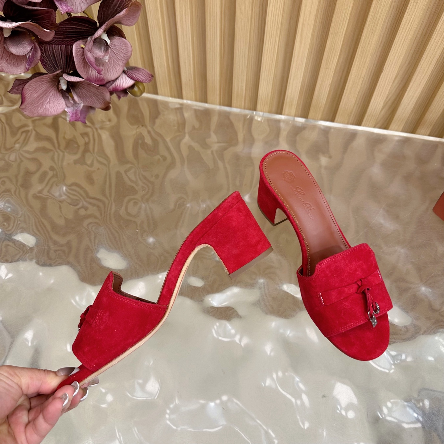 Luxury Loro Piana 60S Classics: Stylish, Durable Italian Leather Slippers - 图片 7