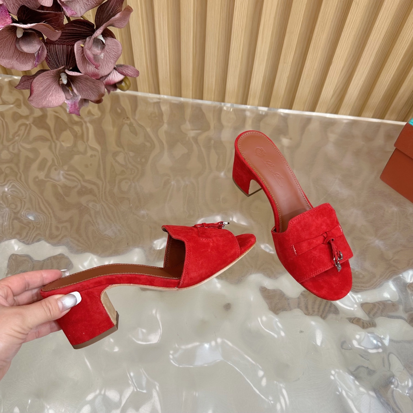 Luxury Loro Piana 60S Classics: Stylish, Durable Italian Leather Slippers - 图片 8