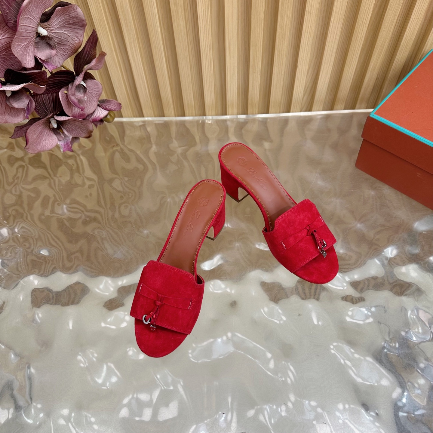 Luxury Loro Piana 60S Classics: Stylish, Durable Italian Leather Slippers - 图片 6