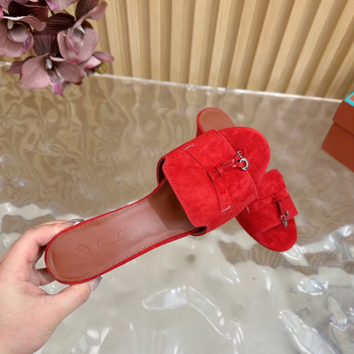 Luxury Loro Piana 60S Classics: Stylish, Durable Italian Leather Slippers - 图片 9
