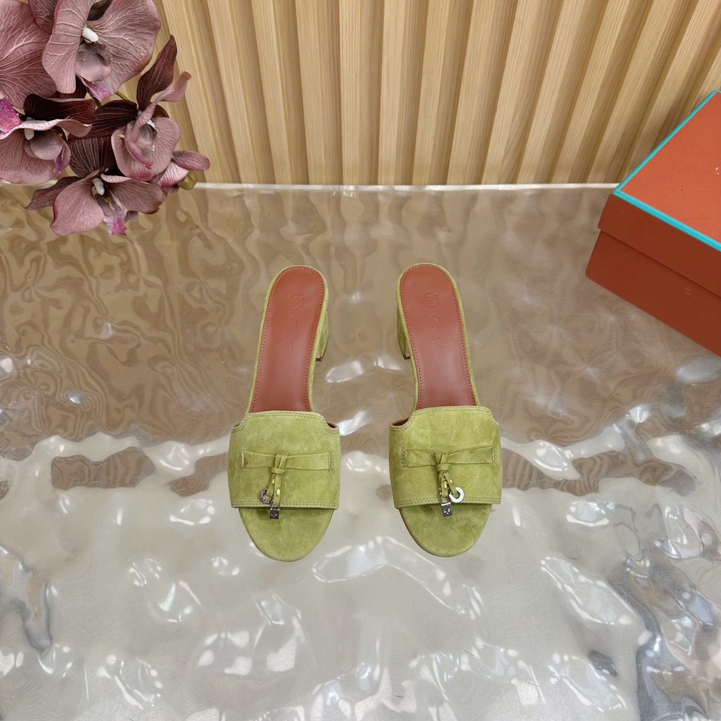 Loro Piana 60S Classics: Stylish, Durable Italian Leather Slippers with Flat Soles - 图片 4