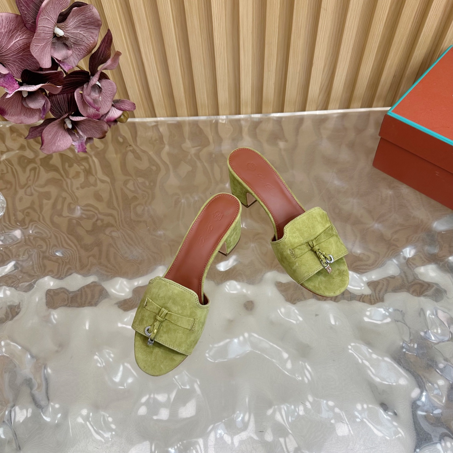 Loro Piana 60S Classics: Stylish, Durable Italian Leather Slippers with Flat Soles - 图片 6