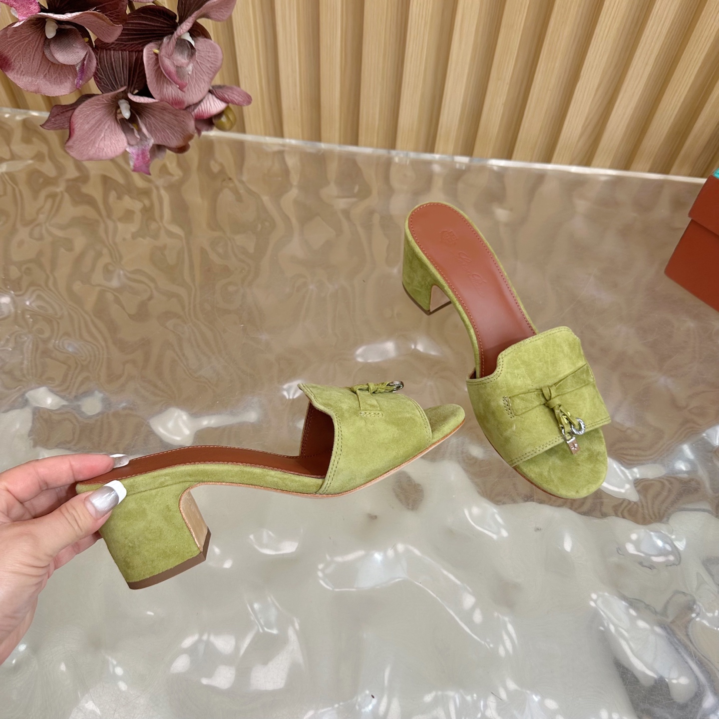 Loro Piana 60S Classics: Stylish, Durable Italian Leather Slippers with Flat Soles - 图片 8