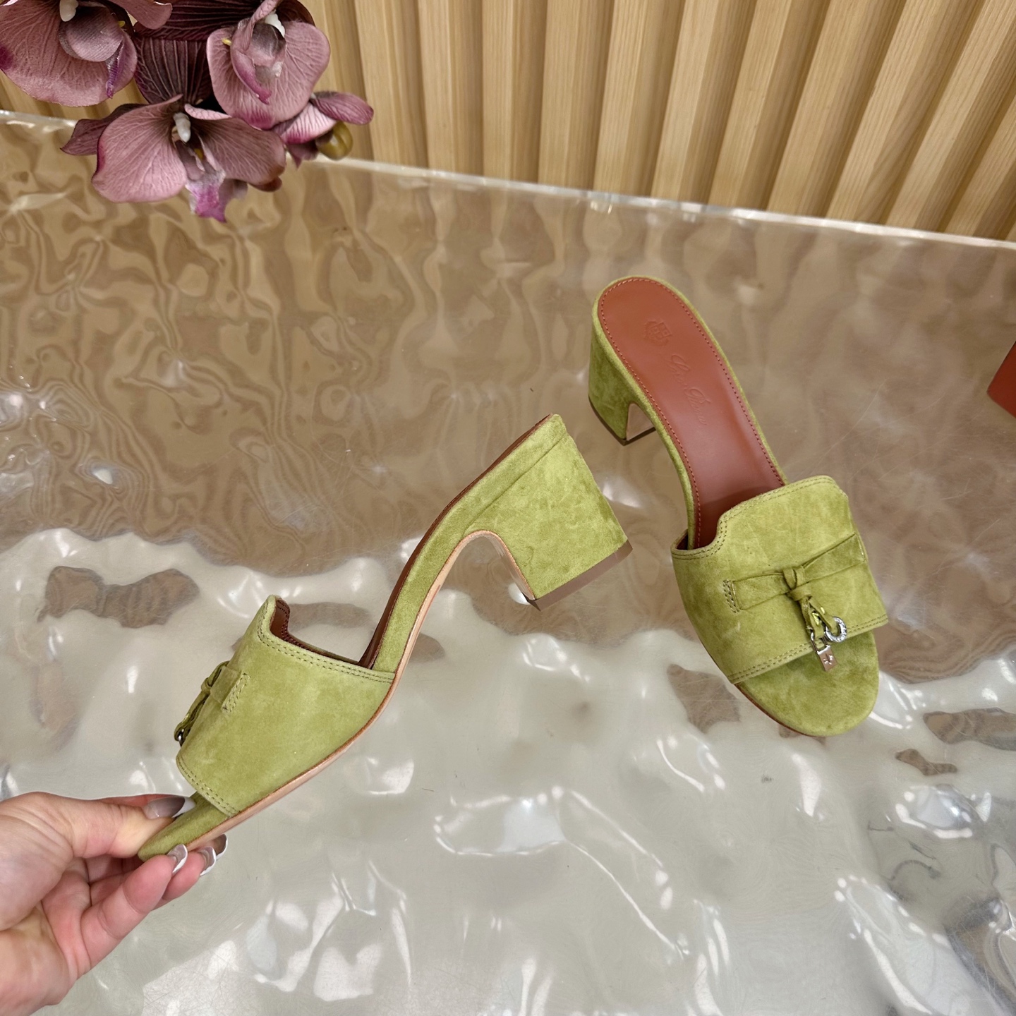 Loro Piana 60S Classics: Stylish, Durable Italian Leather Slippers with Flat Soles - 图片 7