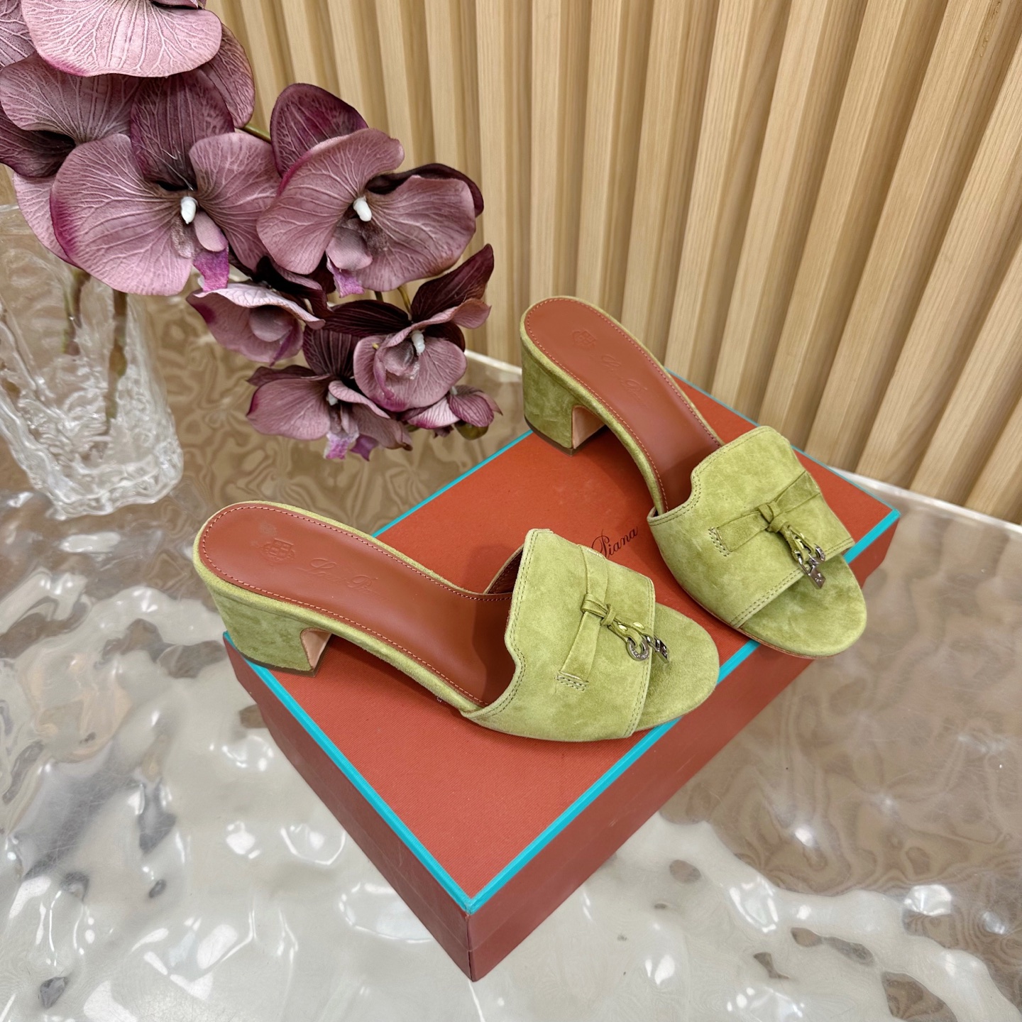Loro Piana 60S Classics: Stylish, Durable Italian Leather Slippers with Flat Soles - 图片 3