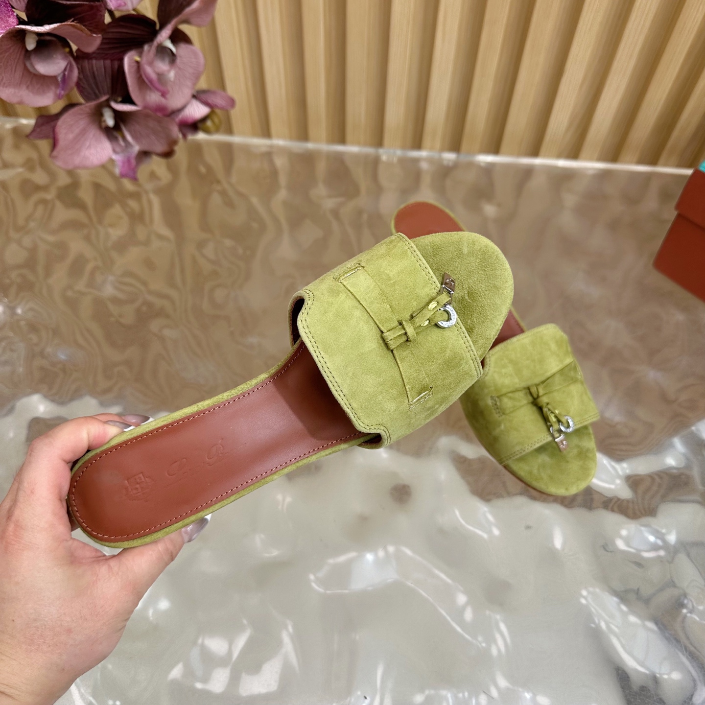 Loro Piana 60S Classics: Stylish, Durable Italian Leather Slippers with Flat Soles - 图片 9
