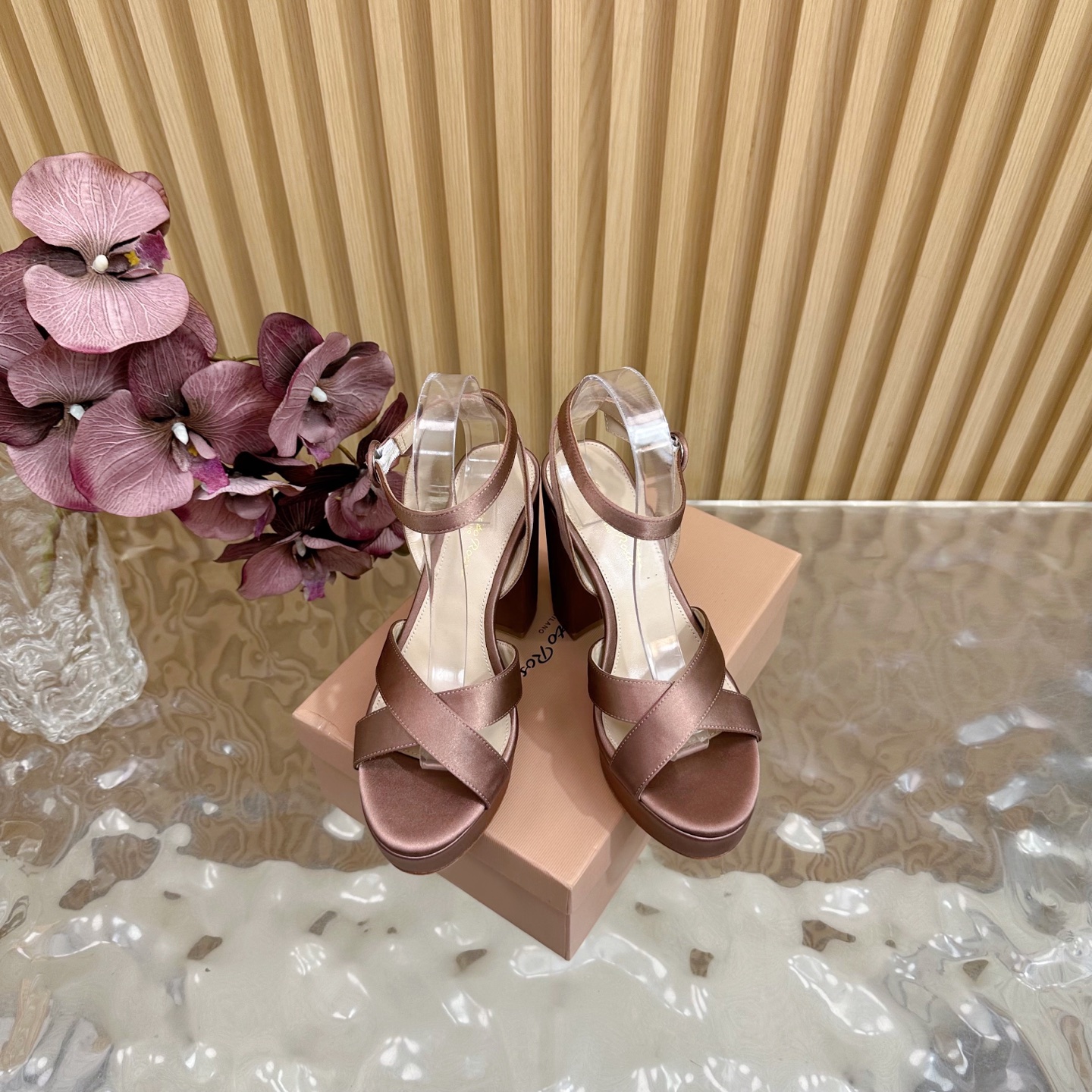 Gianvito Rossi High-Heavy Sandals: Immortal Legend of Fashion in 2025 - 图片 4