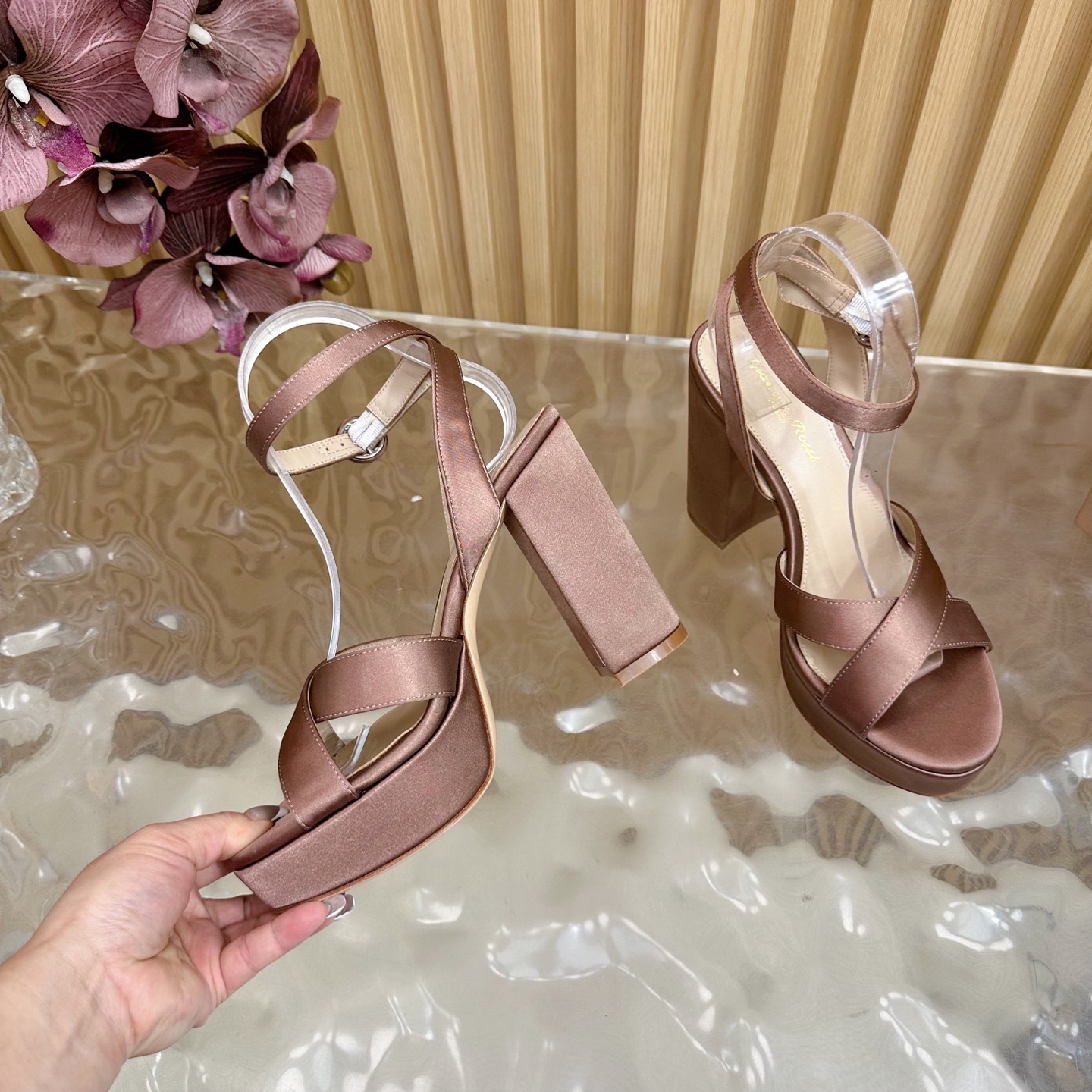 Gianvito Rossi High-Heavy Sandals: Immortal Legend of Fashion in 2025 - 图片 8