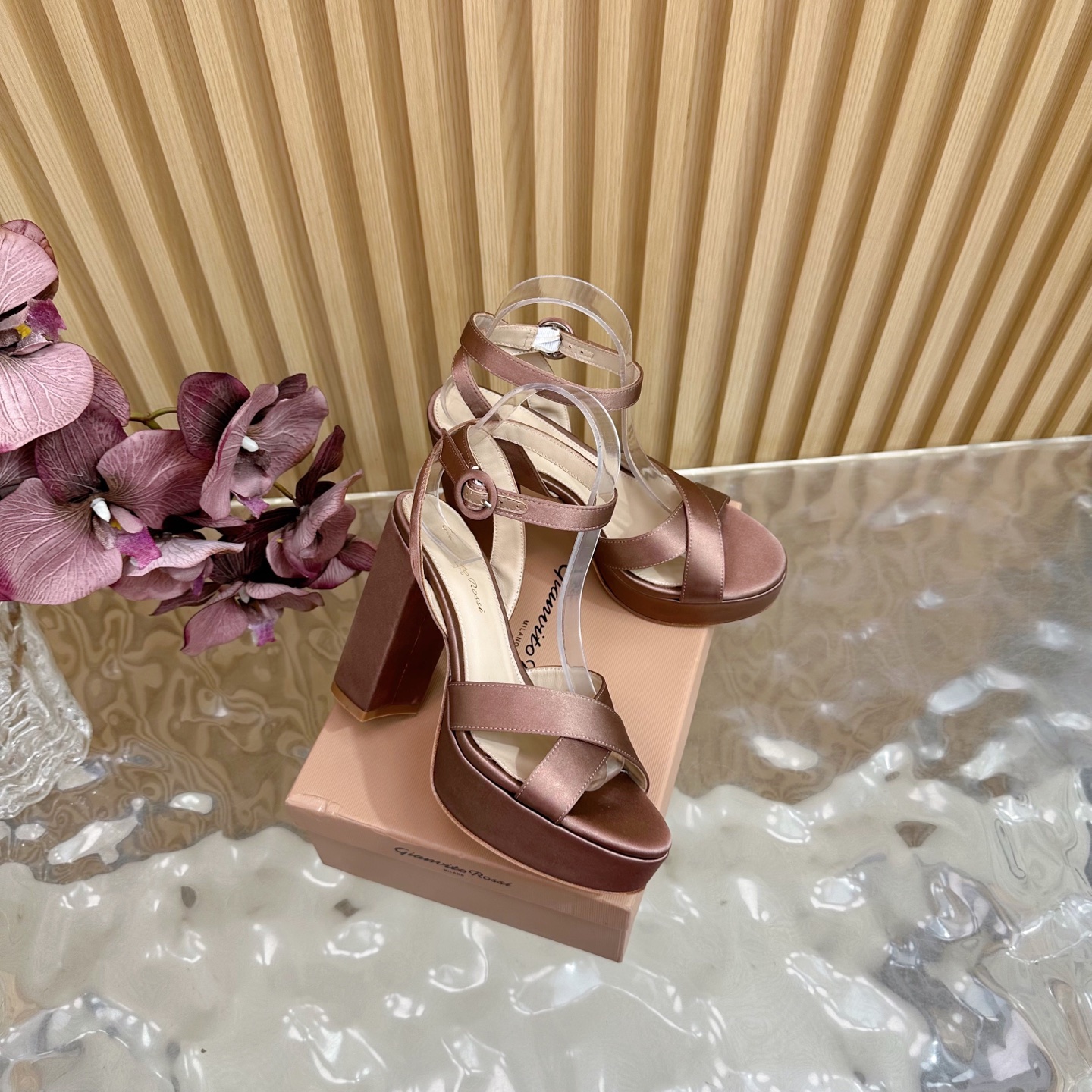 Gianvito Rossi High-Heavy Sandals: Immortal Legend of Fashion in 2025 - 图片 2