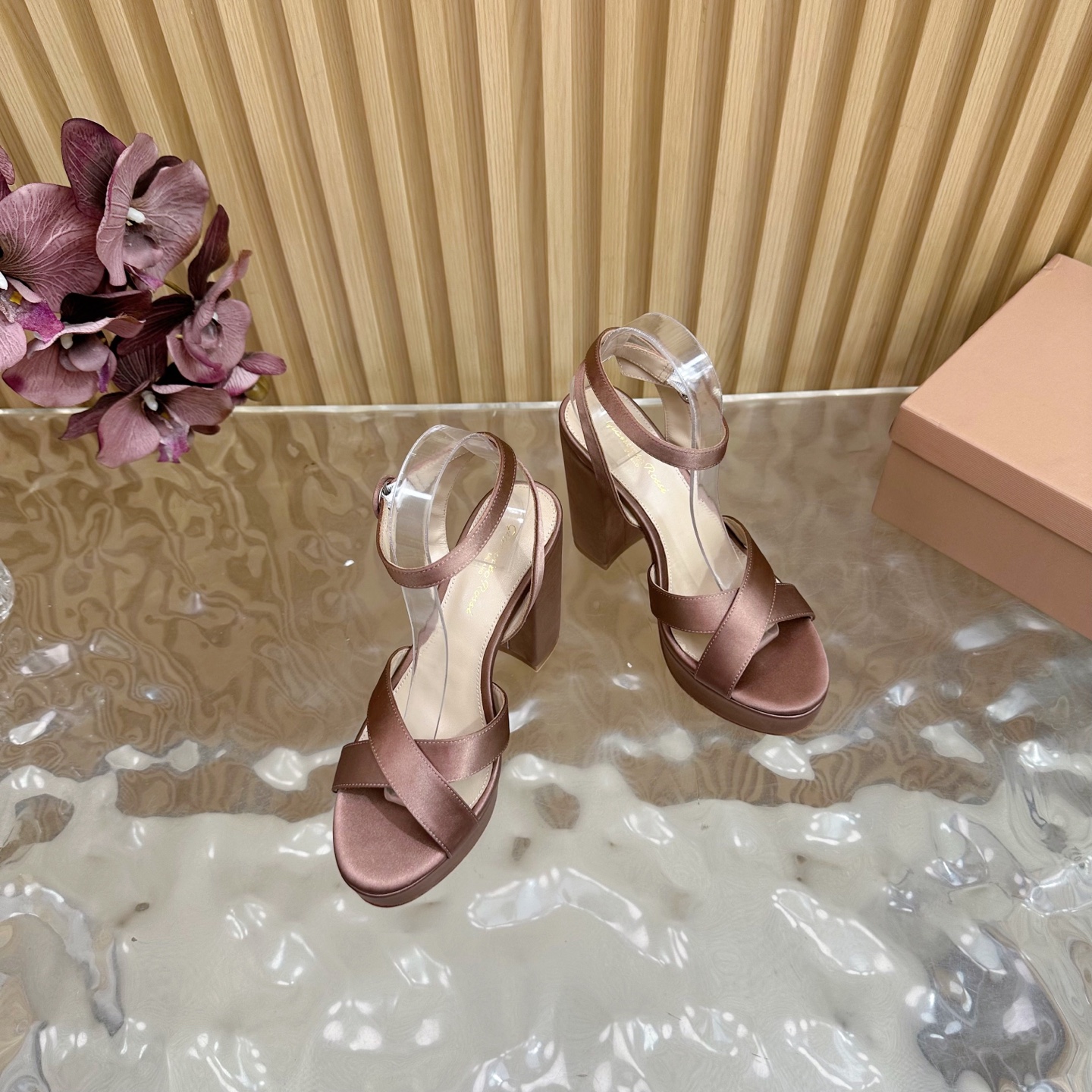 Gianvito Rossi High-Heavy Sandals: Immortal Legend of Fashion in 2025 - 图片 7