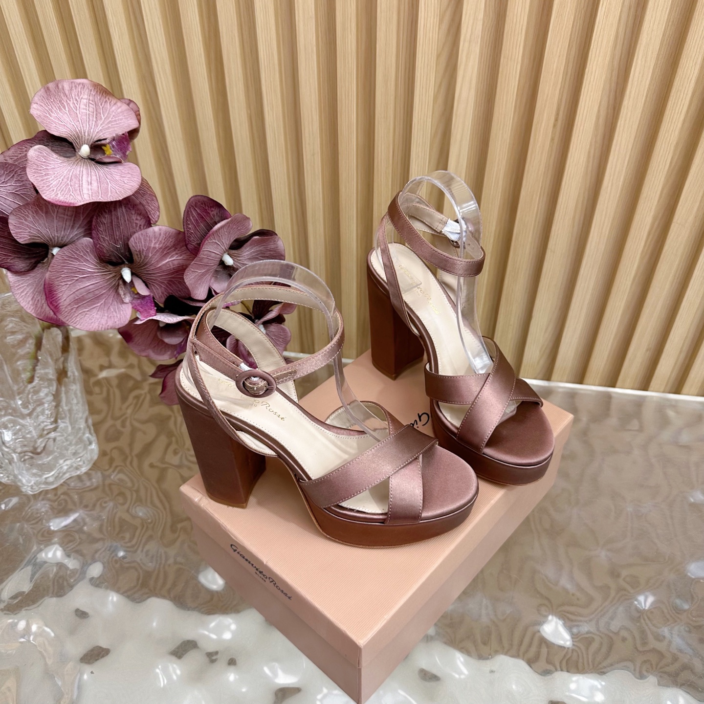 Gianvito Rossi High-Heavy Sandals: Immortal Legend of Fashion in 2025 - 图片 3