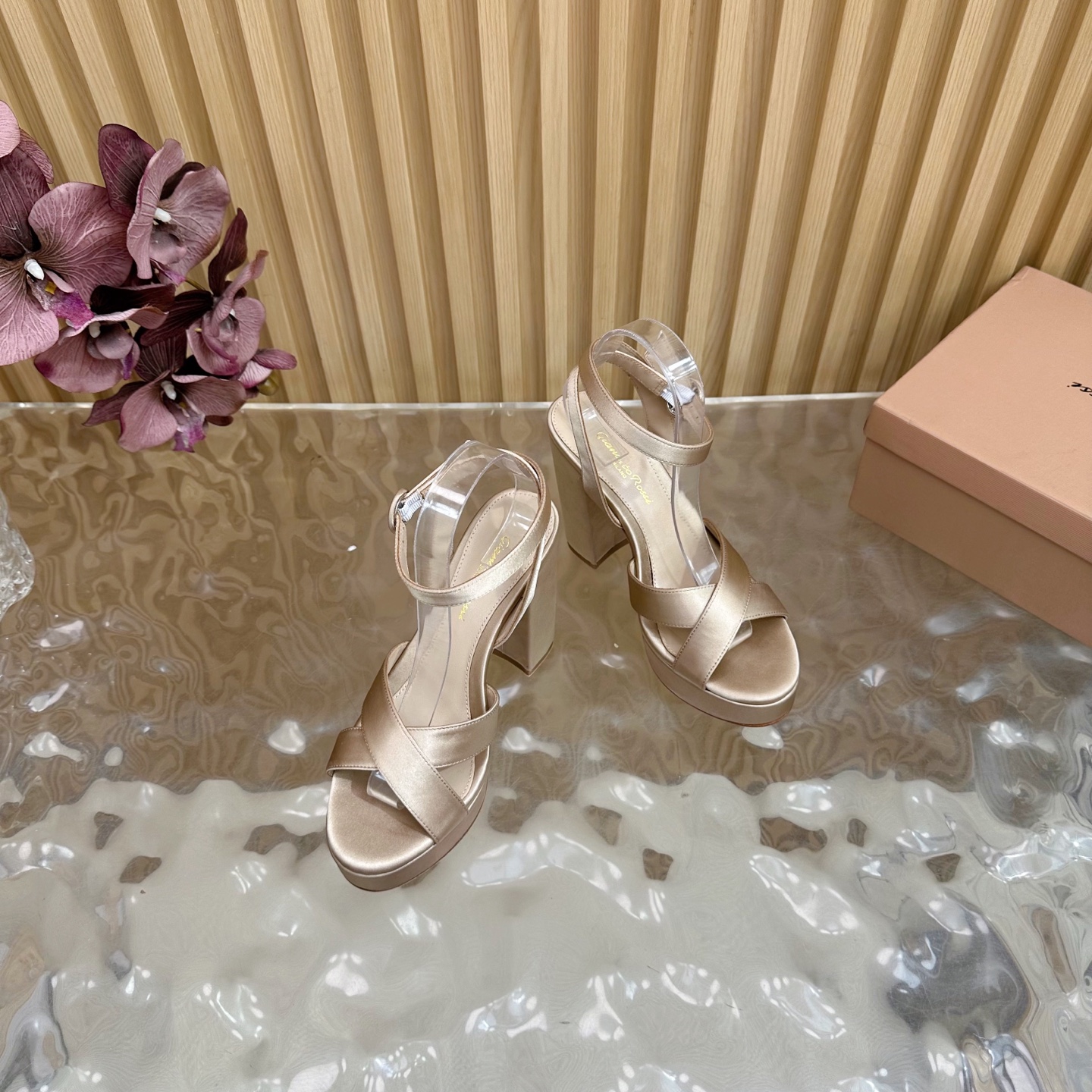 Gianvito Rossi High-Heavy Sandals: Classic Table 2025 – Luxury Fashion Statement - 图片 9