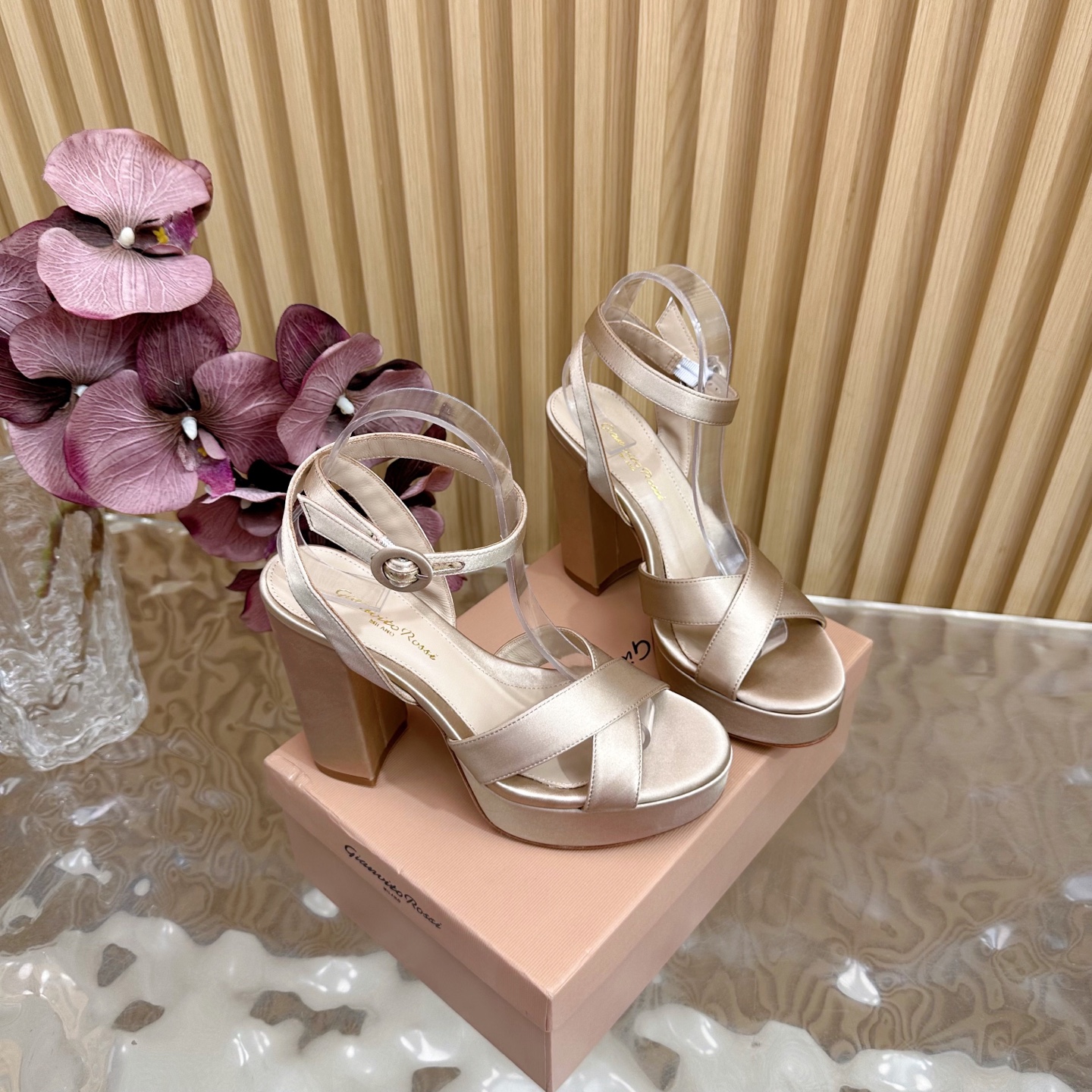 Gianvito Rossi High-Heavy Sandals: Classic Table 2025 – Luxury Fashion Statement - 图片 3