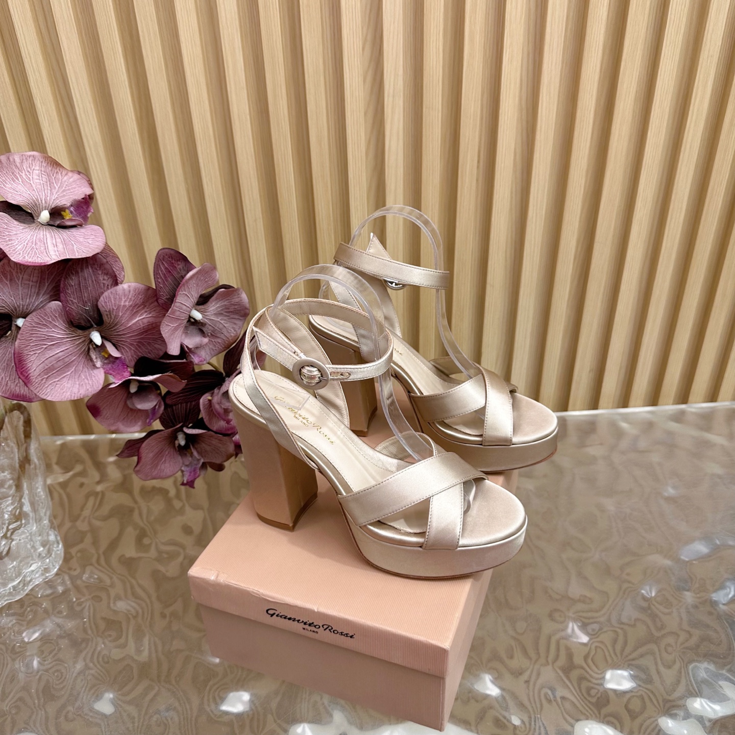 Gianvito Rossi High-Heavy Sandals: Classic Table 2025 – Luxury Fashion Statement - 图片 1