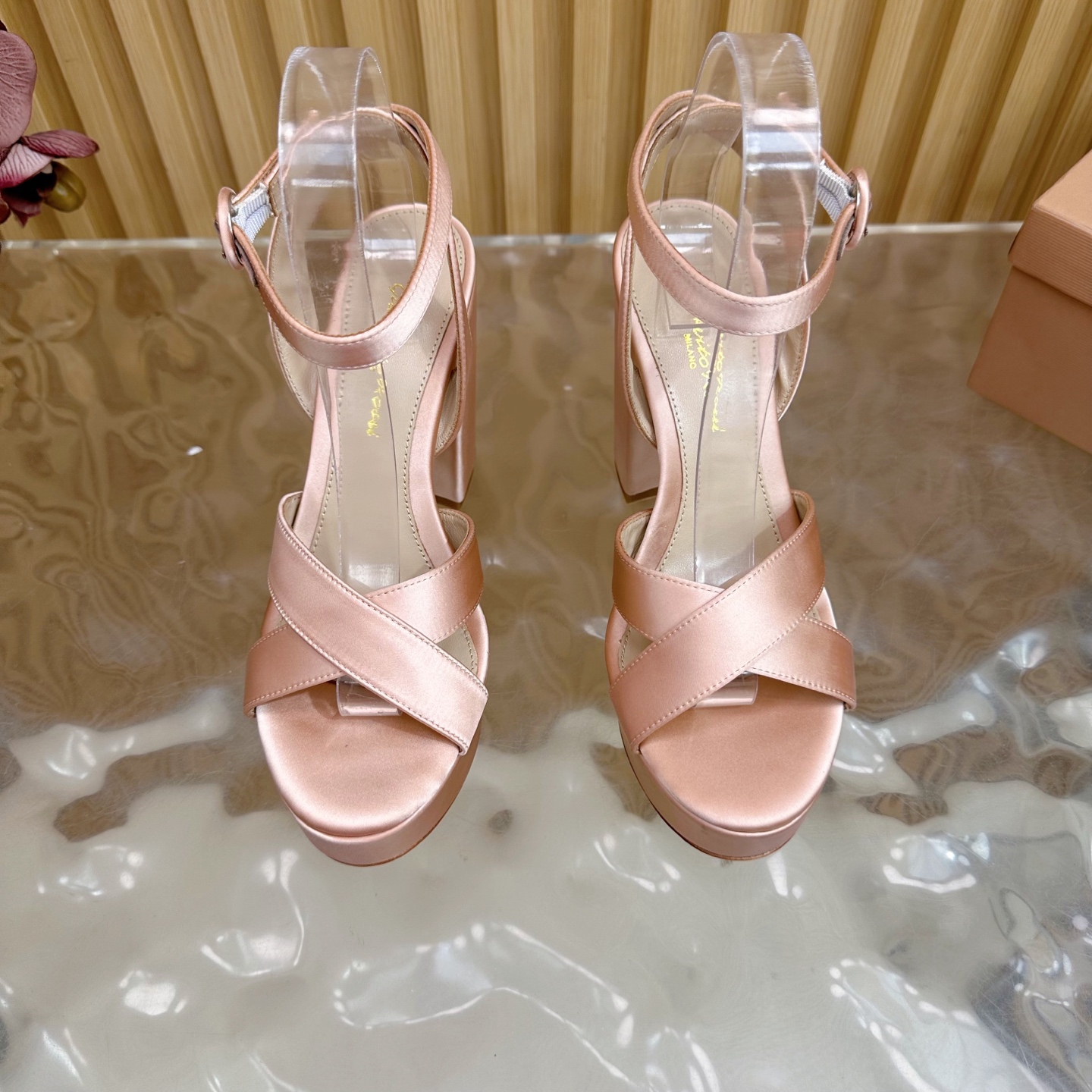 Gianvito Rossi High-Heavy Sandals: Elegant Confidence in Every Step - 图片 5