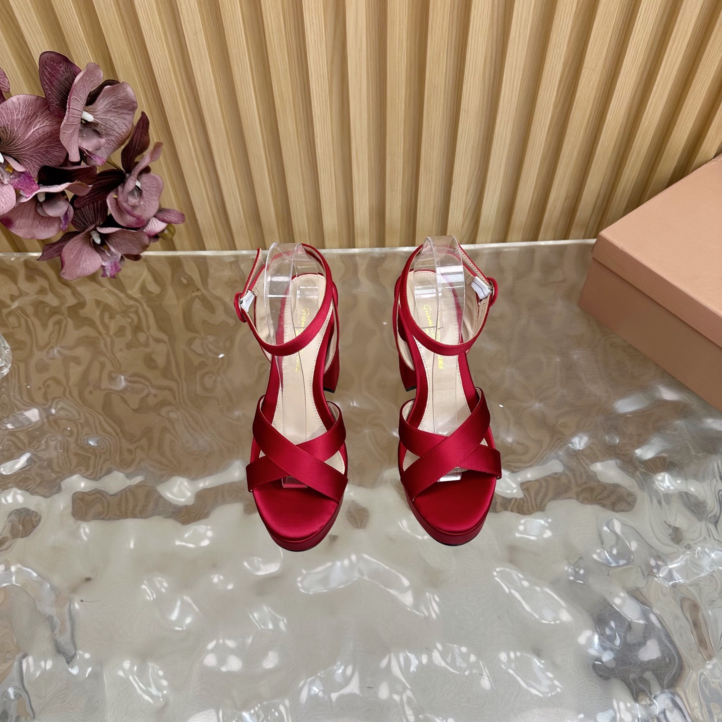 Gianvito Rossi High-Heavy Sandals: Luxury Fashion Legend in Classic Style - 图片 5