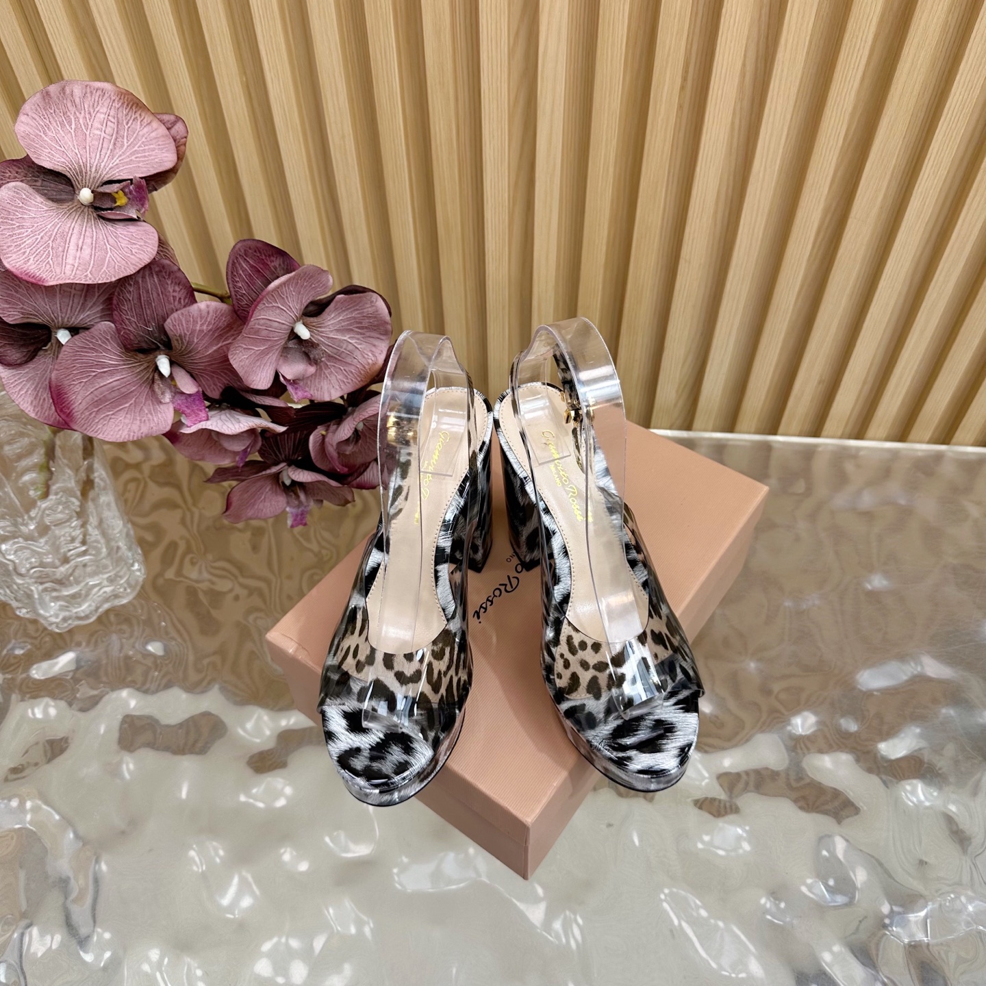 Luxurious Gianvito Rossi High-Heel Sandals: Timeless Elegance in Every Step - 图片 4