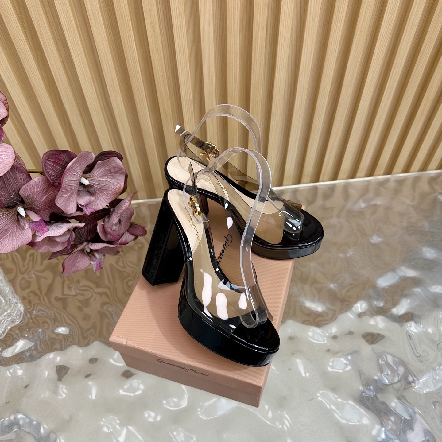 Luxury Gianvito Rossi High-Heel Sandals: Classic Elegance in 2025 Fashion Trend - 图片 3
