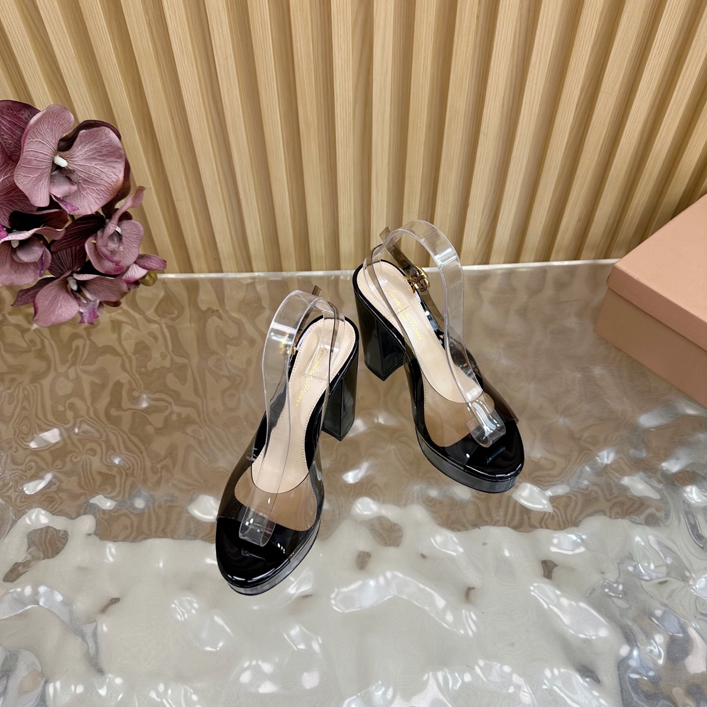 Luxury Gianvito Rossi High-Heel Sandals: Classic Elegance in 2025 Fashion Trend - 图片 6
