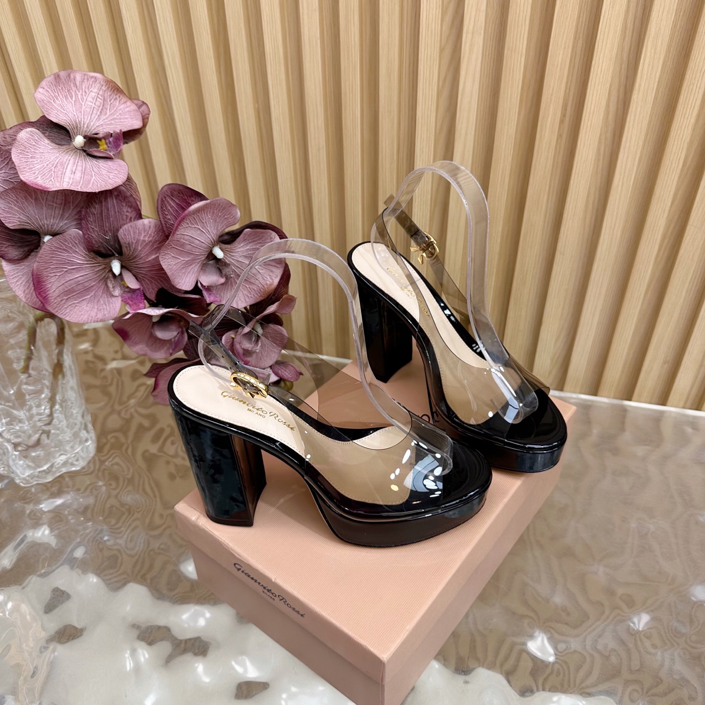 Luxury Gianvito Rossi High-Heel Sandals: Classic Elegance in 2025 Fashion Trend - 图片 2