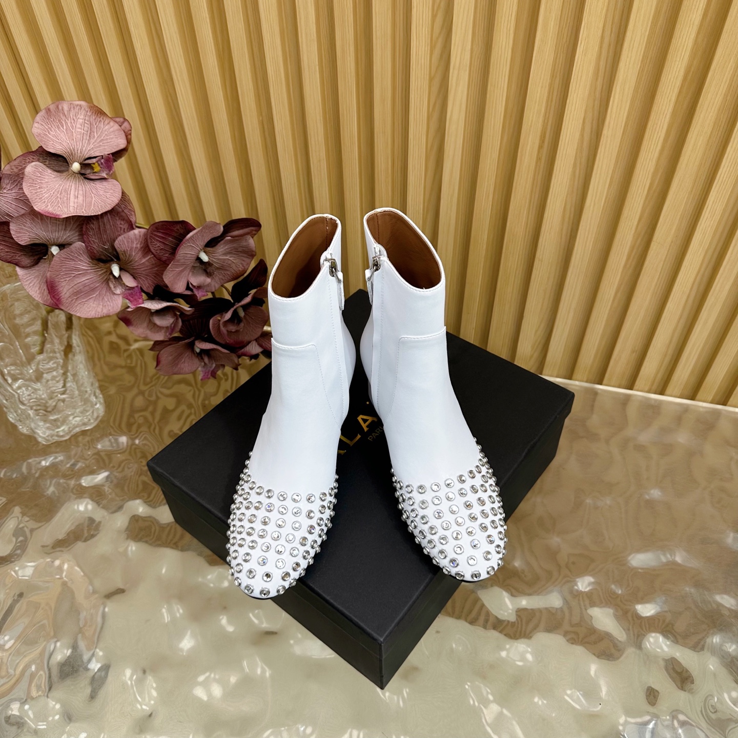 Azzedine Alaia: Master of Fashion Tailoring and Footwear Innovation - 图片 4