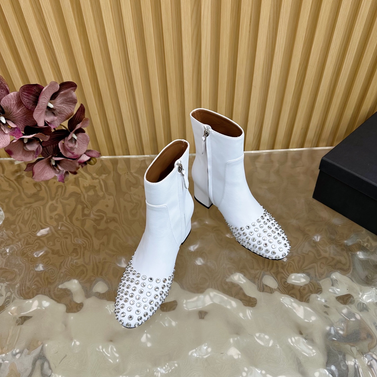 Azzedine Alaia: Master of Fashion Tailoring and Footwear Innovation - 图片 6