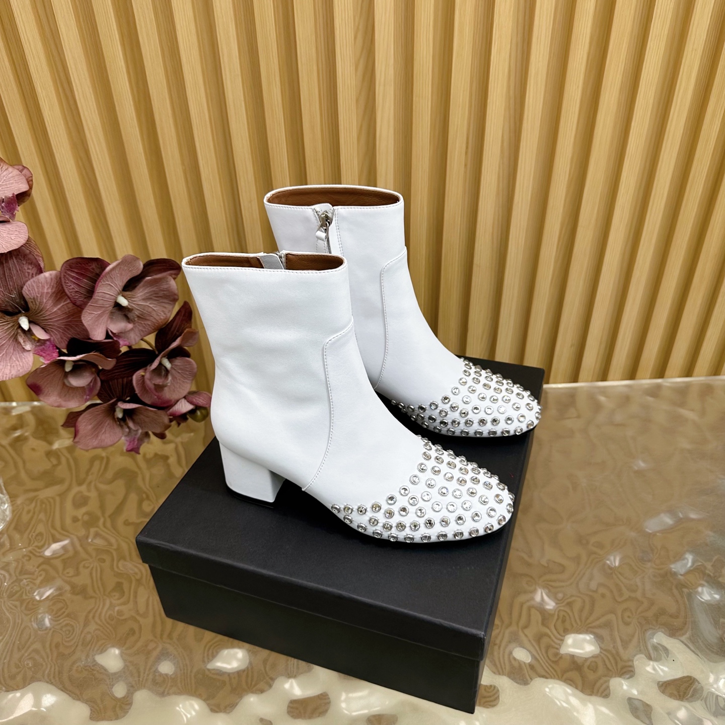 Azzedine Alaia: Master of Fashion Tailoring and Footwear Innovation