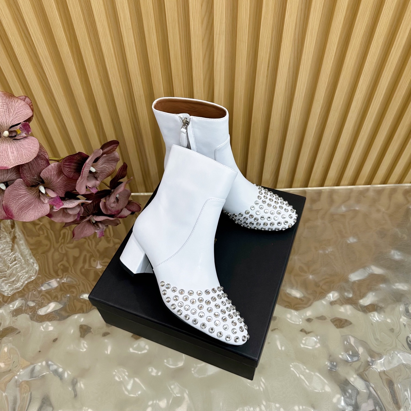 Azzedine Alaia: Master of Fashion Tailoring and Footwear Innovation - 图片 2