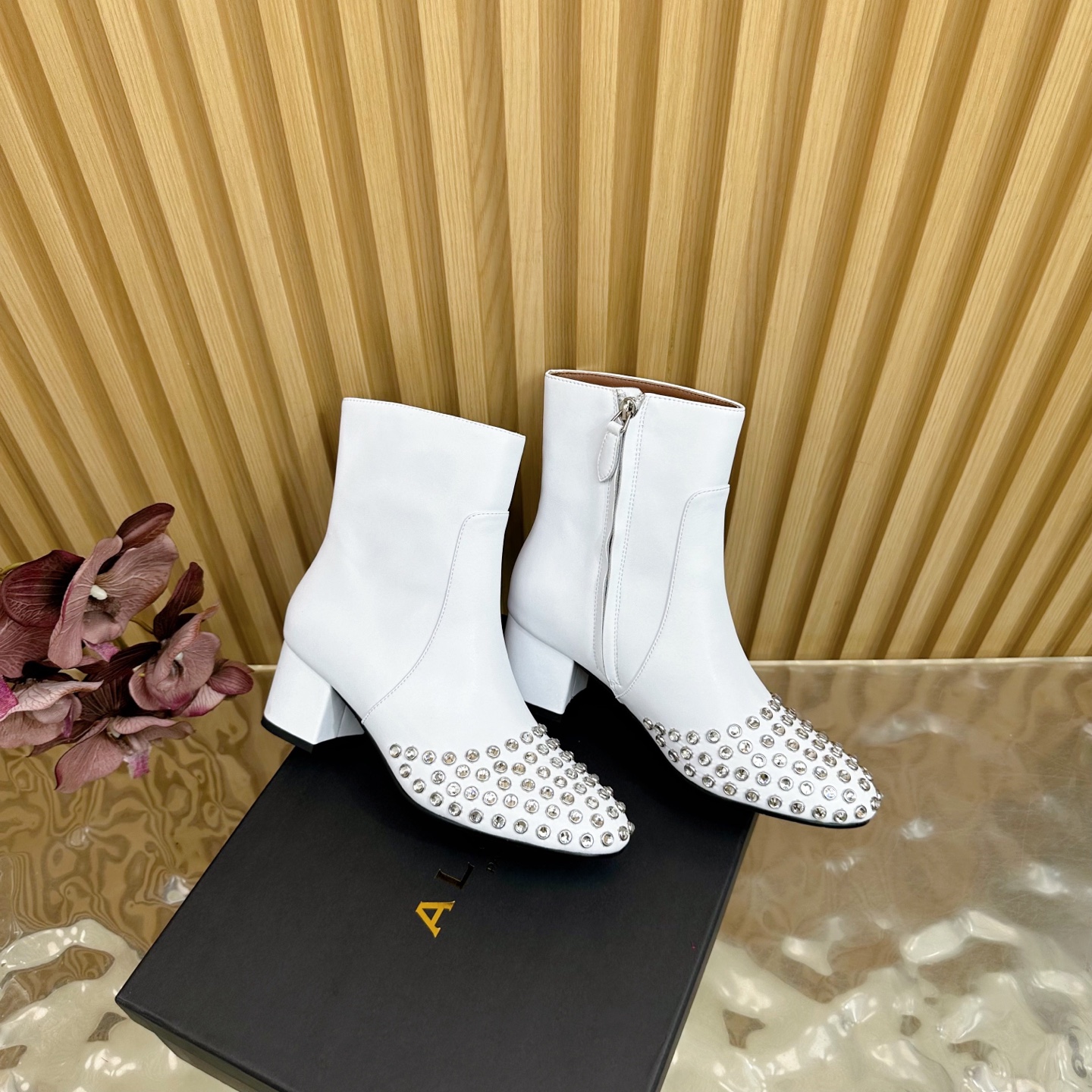 Azzedine Alaia: Master of Fashion Tailoring and Footwear Innovation - 图片 3