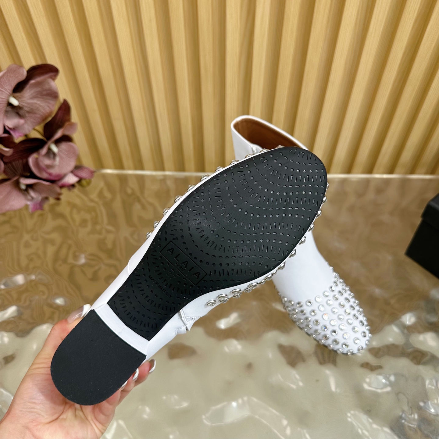 Azzedine Alaia: Master of Fashion Tailoring and Footwear Innovation - 图片 8