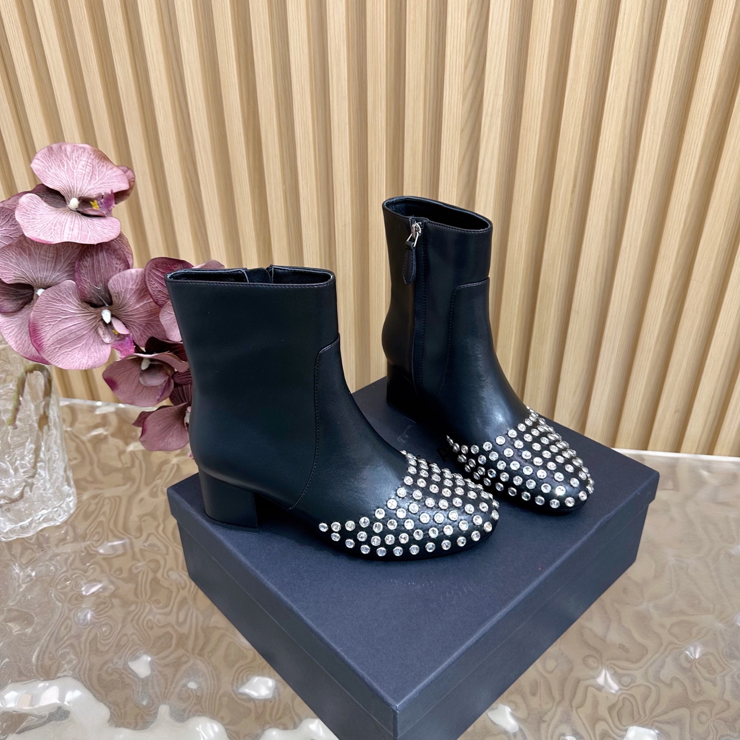 Azzedine Alaia: Fashion’s Last Tailoring King and Shoe Trader - 图片 3