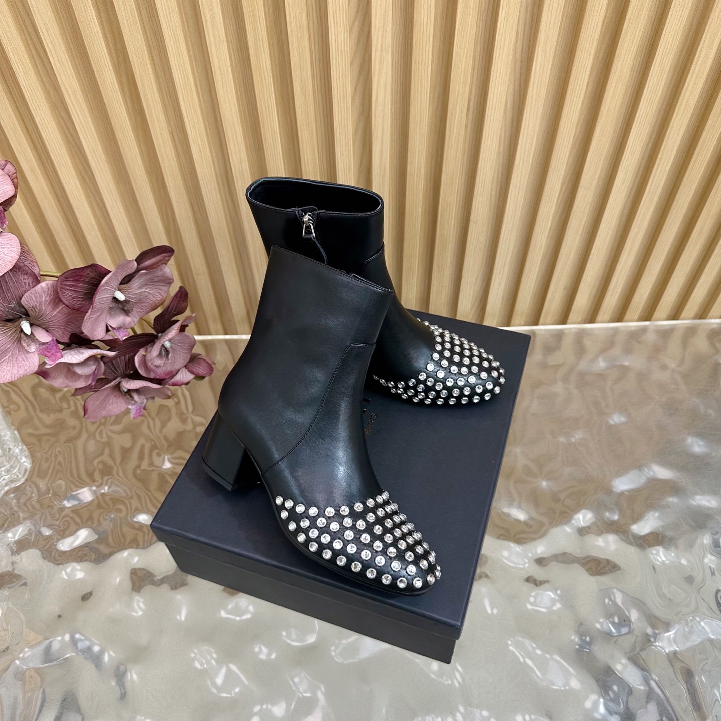 Azzedine Alaia: Fashion’s Last Tailoring King and Shoe Trader - 图片 2