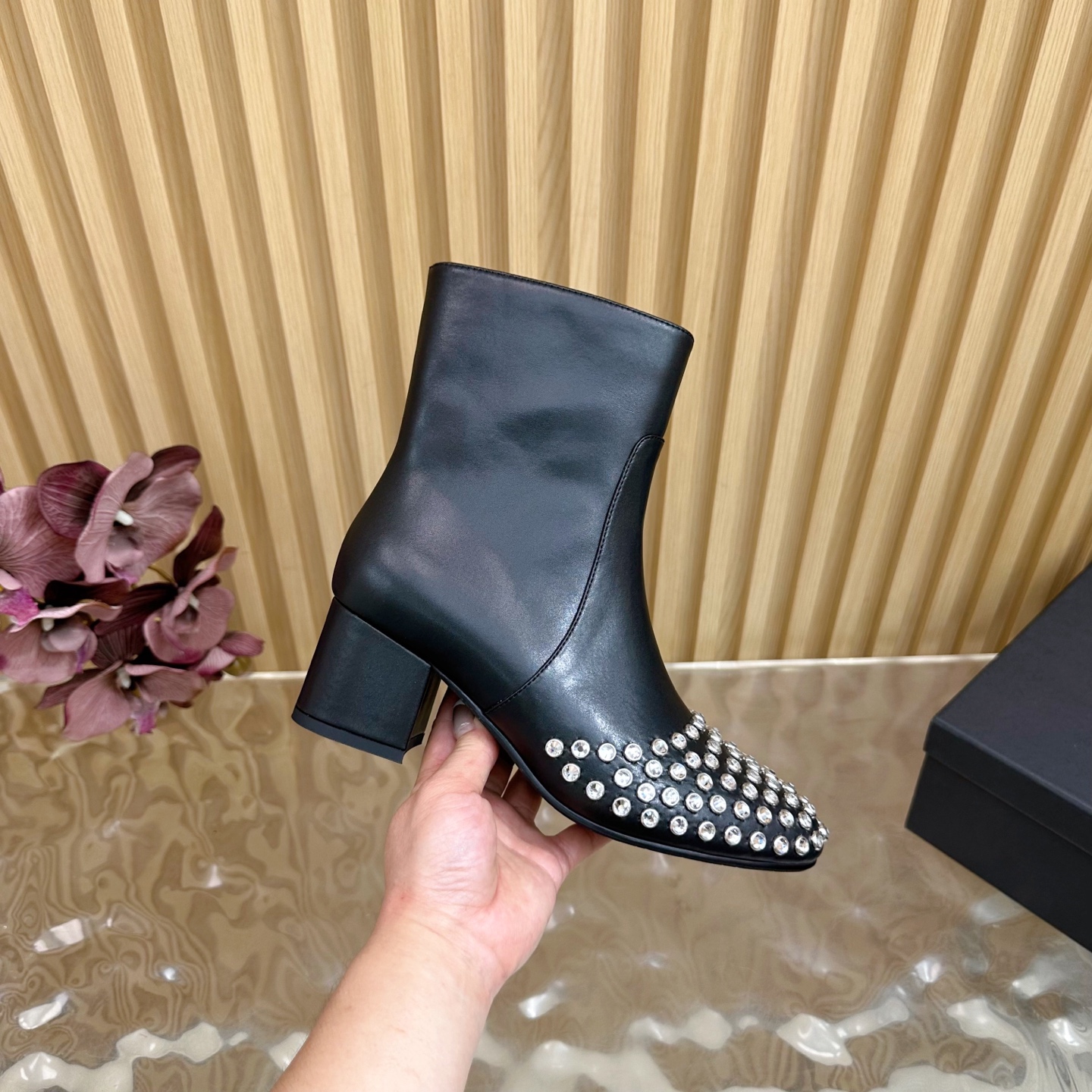 Azzedine Alaia: Fashion’s Last Tailoring King and Shoe Trader - 图片 9