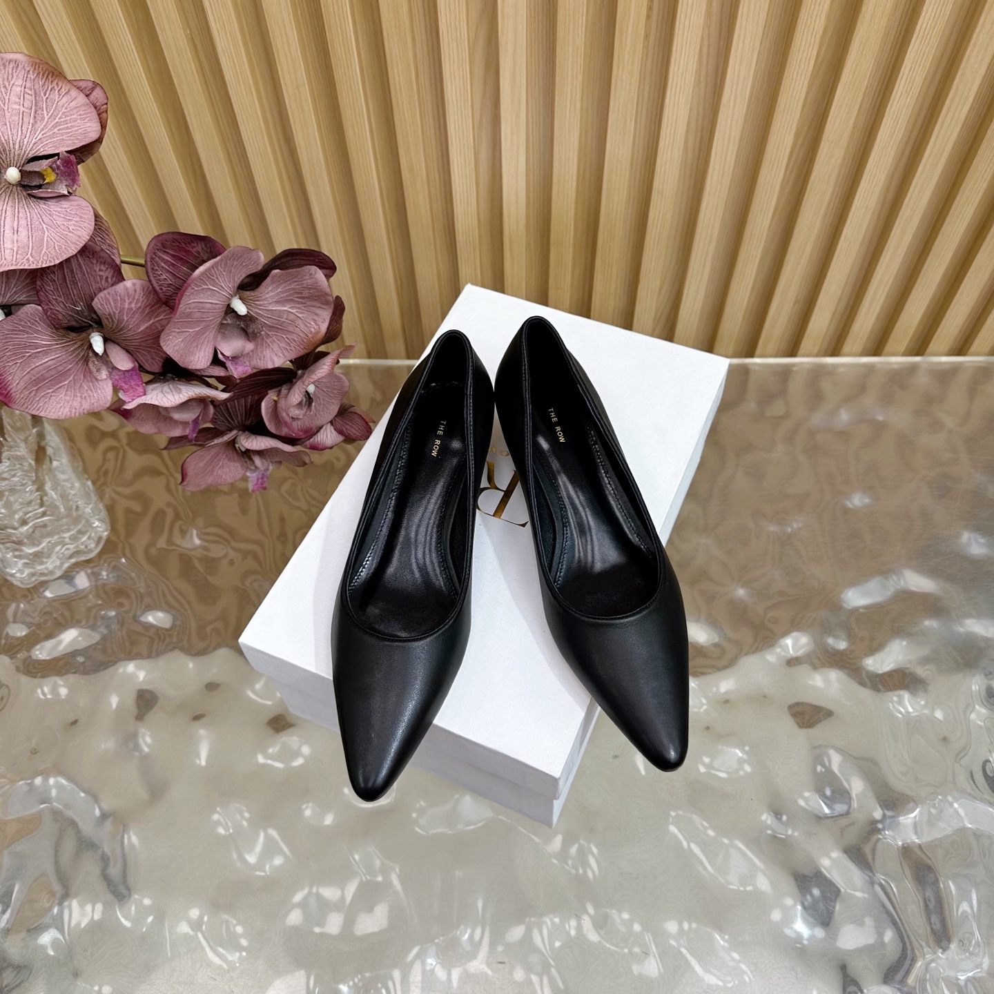 Review: High-quality, small crowds adore the chic and comfy Row25 spring/summer shoes. - 图片 3